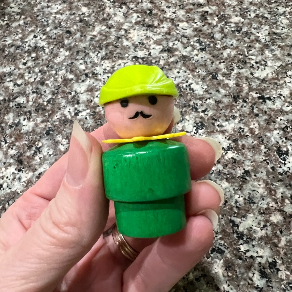 Vintage Fisher Price little people play family Castle Archer Hunstman Robinhood